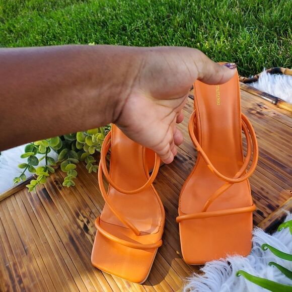 Pretty Little Thing Open Toe Chunky Block Triangular Heel Sandal Sz 9 - Picture 5 of 13